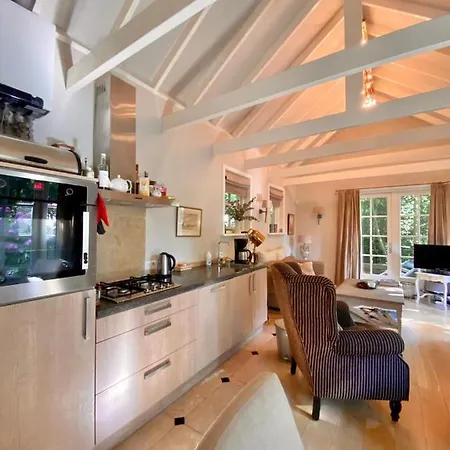 Zomerhuis , Centraal Gelegen Tatil Evi *